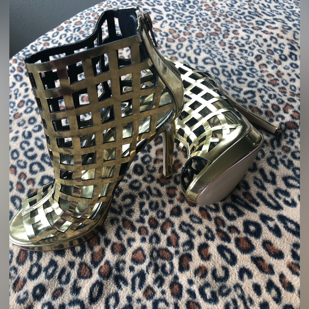 Shoe Dazzle Caged Sandal Metallic Gold Gladiator Strappy Heel Stiletto Sz 6.5